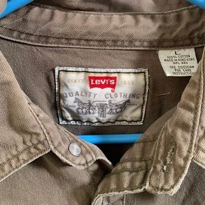 Retro Levi’s olive green button down